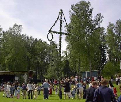 Maypole dance in Sweden, 2003 (Credit: Wiglaf)