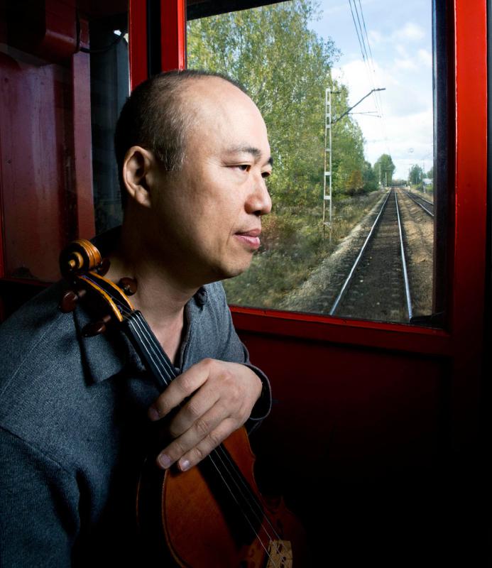 Building  a House of Song: Violinist Jason Kao Hwang brings his improv-based Sing House to town