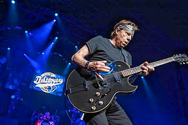One Bourbon, One Scotch, One Beer: George Thorogood and the Destroyers take the Big E