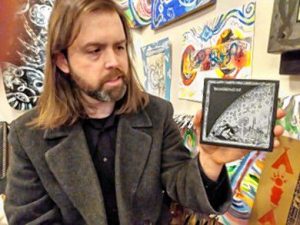 Thomas Nöla speaks about one of his favorite bands on his record label – German experimental/ folk/ and neoclassical psychedelic band Niemandsvater, while holding a CD of the band’s latest release on his label. 